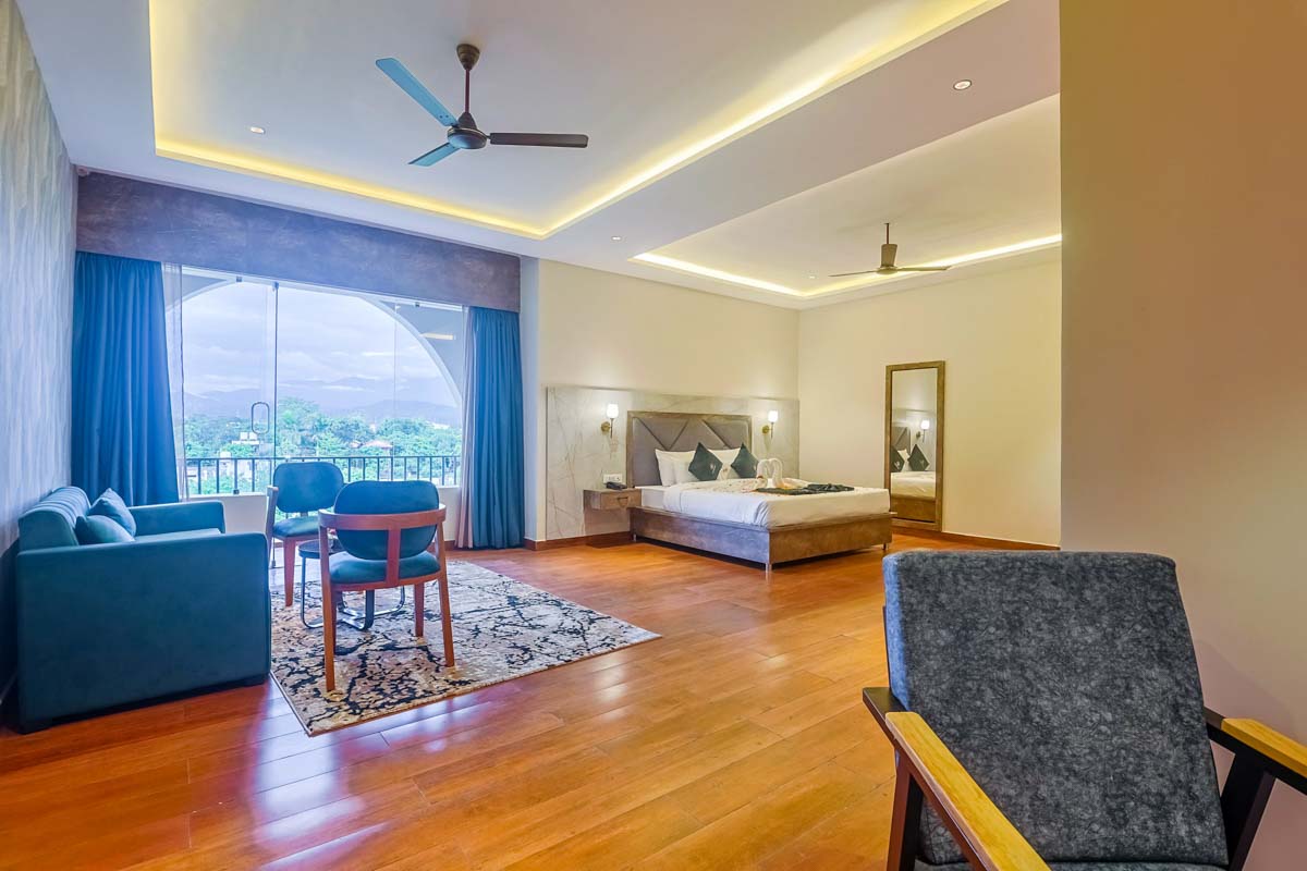 Honeymoon Suite with Jacuzzi Balcony View