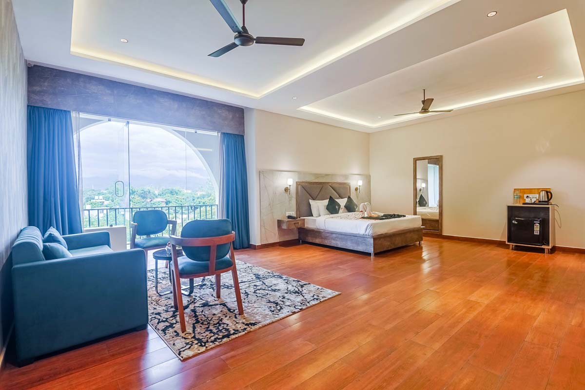 Honeymoon Suite with Jacuzzi Balcony View